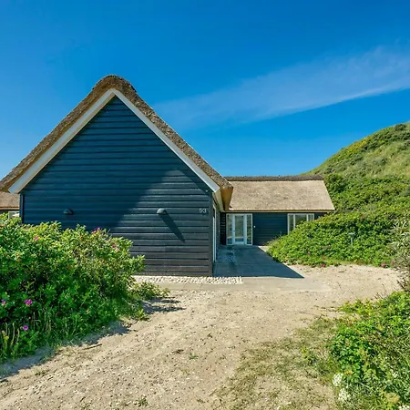 Thatched House At First Dune Row In Feriehus