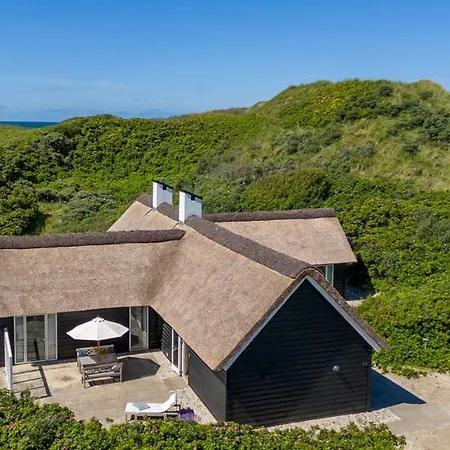Thatched House At First Dune Row In Feriehus