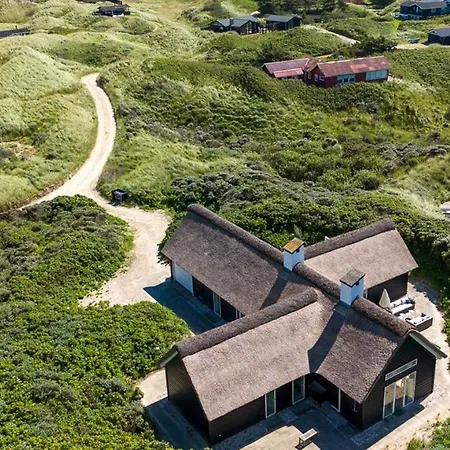 Thatched House At First Dune Row In Feriehus Blokhus