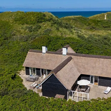 Thatched House At First Dune Row In Feriehus